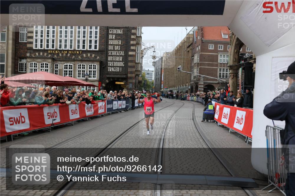 05.10.2025 - 20. swb-Marathon Bremen Yannick Fuchs http://msf.ph/oto/9266142 05.10.2025 12:08:50 Ziel 408 meine-sportfotos.de