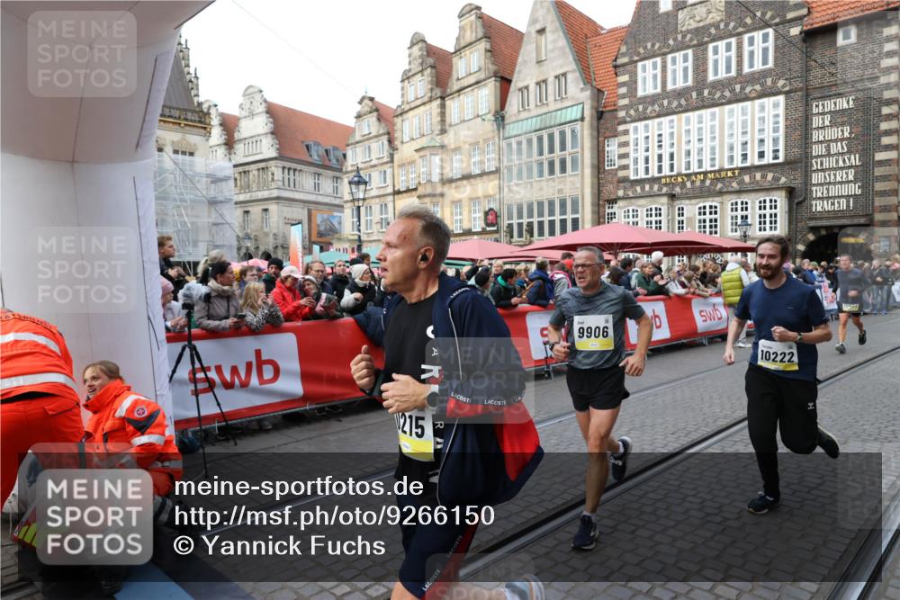 05.10.2025 - 20. swb-Marathon Bremen Yannick Fuchs http://msf.ph/oto/9266150 05.10.2025 10:51:20 Ziel 9256, 9287, 9906, 10215, 10222, 10432 meine-sportfotos.de