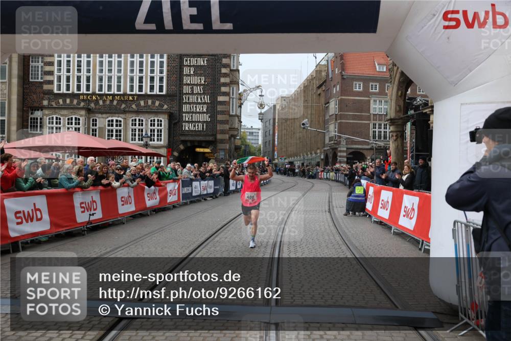 05.10.2025 - 20. swb-Marathon Bremen Yannick Fuchs http://msf.ph/oto/9266162 05.10.2025 12:08:50 Ziel 408 meine-sportfotos.de