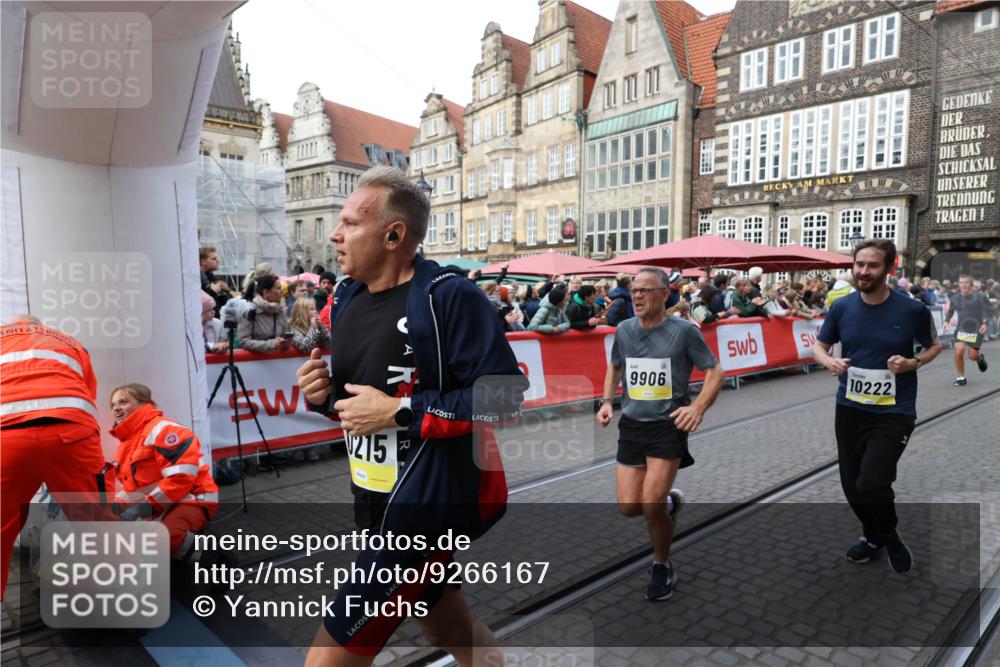 05.10.2025 - 20. swb-Marathon Bremen Yannick Fuchs http://msf.ph/oto/9266167 05.10.2025 10:51:20 Ziel 9256, 9287, 9906, 10215, 10222, 10432 meine-sportfotos.de