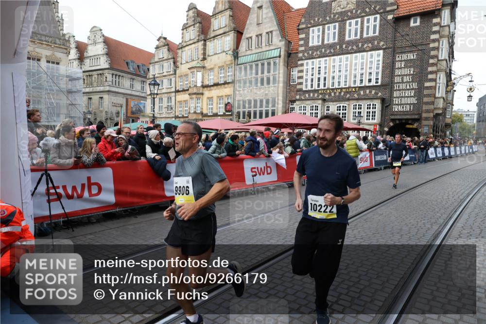 05.10.2025 - 20. swb-Marathon Bremen Yannick Fuchs http://msf.ph/oto/9266179 05.10.2025 10:51:20 Ziel 9256, 9287, 9906, 10215, 10222, 10432 meine-sportfotos.de