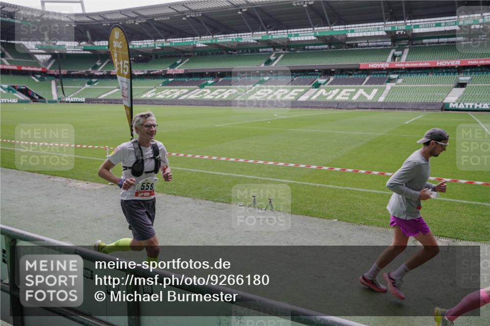 05.10.2025 - 20. swb-Marathon Bremen Michael Burmester http://msf.ph/oto/9266180 05.10.2025 12:25:33 Laufen im Stadion 153, 263, 364, 438, 559, 1068, 1077, 1162, 1289, 1921, 1539 meine-sportfotos.de
