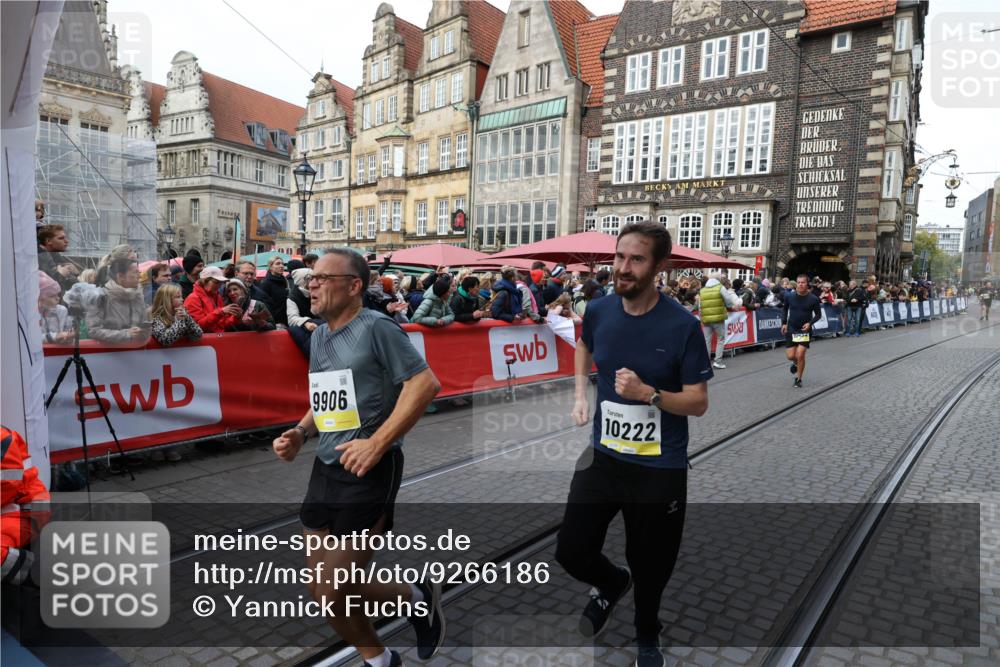 05.10.2025 - 20. swb-Marathon Bremen Yannick Fuchs http://msf.ph/oto/9266186 05.10.2025 10:51:20 Ziel 9256, 9287, 9906, 10215, 10222, 10432 meine-sportfotos.de
