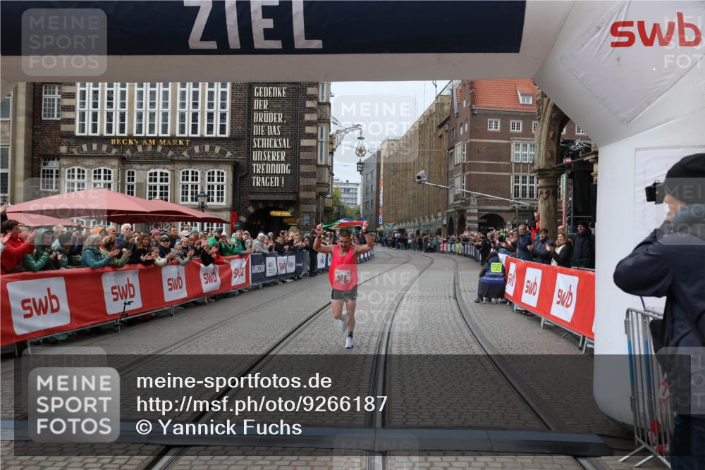 05.10.2025 - 20. swb-Marathon Bremen Yannick Fuchs http://msf.ph/oto/9266187 05.10.2025 12:08:50 Ziel 408 meine-sportfotos.de