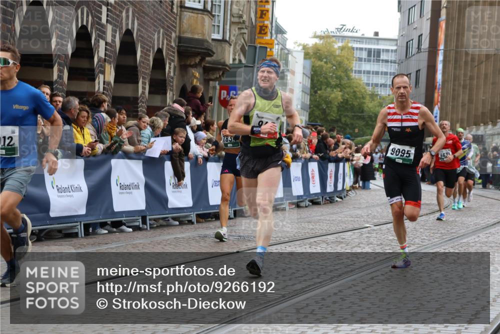 05.10.2025 - 20. swb-Marathon Bremen Strokosch-Dieckow http://msf.ph/oto/9266192 05.10.2025 12:59:27 Ziel 133, 945, 2967, 4369, 4631, 6912, 7834, 9095 meine-sportfotos.de