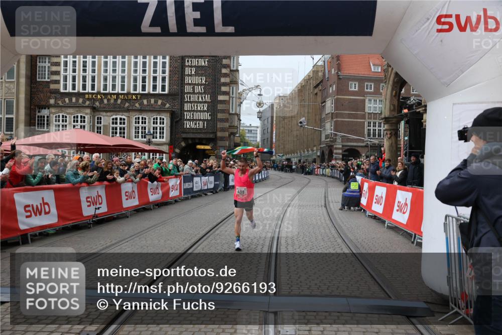 05.10.2025 - 20. swb-Marathon Bremen Yannick Fuchs http://msf.ph/oto/9266193 05.10.2025 12:08:50 Ziel 408 meine-sportfotos.de