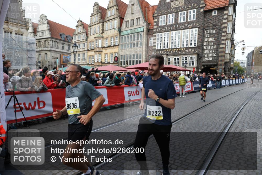05.10.2025 - 20. swb-Marathon Bremen Yannick Fuchs http://msf.ph/oto/9266200 05.10.2025 10:51:20 Ziel 9256, 9287, 9906, 10215, 10222, 10432 meine-sportfotos.de