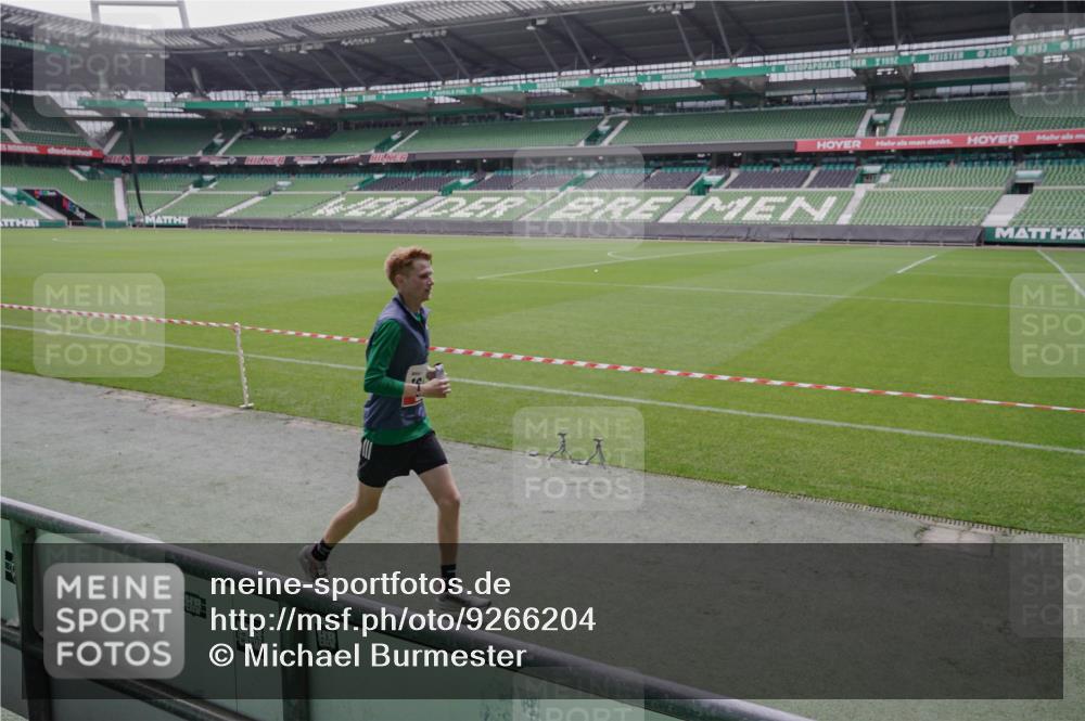 05.10.2025 - 20. swb-Marathon Bremen Michael Burmester http://msf.ph/oto/9266204 05.10.2025 12:25:47 Laufen im Stadion 153, 263, 364, 438, 559, 923, 1068, 1077, 1162, 1289, 1643, 1921, 1539 meine-sportfotos.de