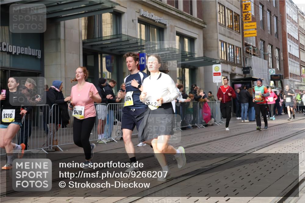 05.10.2025 - 20. swb-Marathon Bremen Strokosch-Dieckow http://msf.ph/oto/9266207 05.10.2025 11:05:11 Ziel 7654, 9210, 9335, 9419, 9515, 9713, 9752, 9908, 9944, 10025, 10158, 10197, 10289, 10426, 10437, 10511, 10529, 10542, 10828, 10843, 10844, 10999, 11064, 11106, 11164, 11604, 11676, 11681, 7654, 9210, 9335, 9419, 9515, 9713, 9752, 9908, 9944, 10025, 10158, 10197, 10289, 10426, 10437, 10511, 10529, 10542, 10828, 10843, 10844, 10999, 11064, 11106, 11164, 11604, 11676, 11681 meine-sportfotos.de