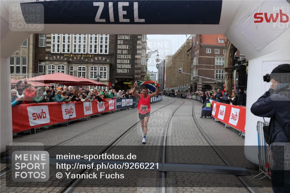 05.10.2025 - 20. swb-Marathon Bremen Yannick Fuchs http://msf.ph/oto/9266221 05.10.2025 12:08:50 Ziel 408 meine-sportfotos.de