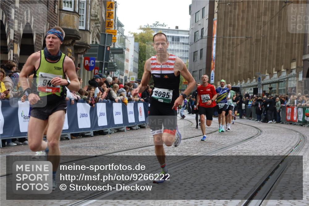 05.10.2025 - 20. swb-Marathon Bremen Strokosch-Dieckow http://msf.ph/oto/9266222 05.10.2025 12:59:28 Ziel 133, 945, 2967, 4369, 4631, 6912, 7834, 9095 meine-sportfotos.de