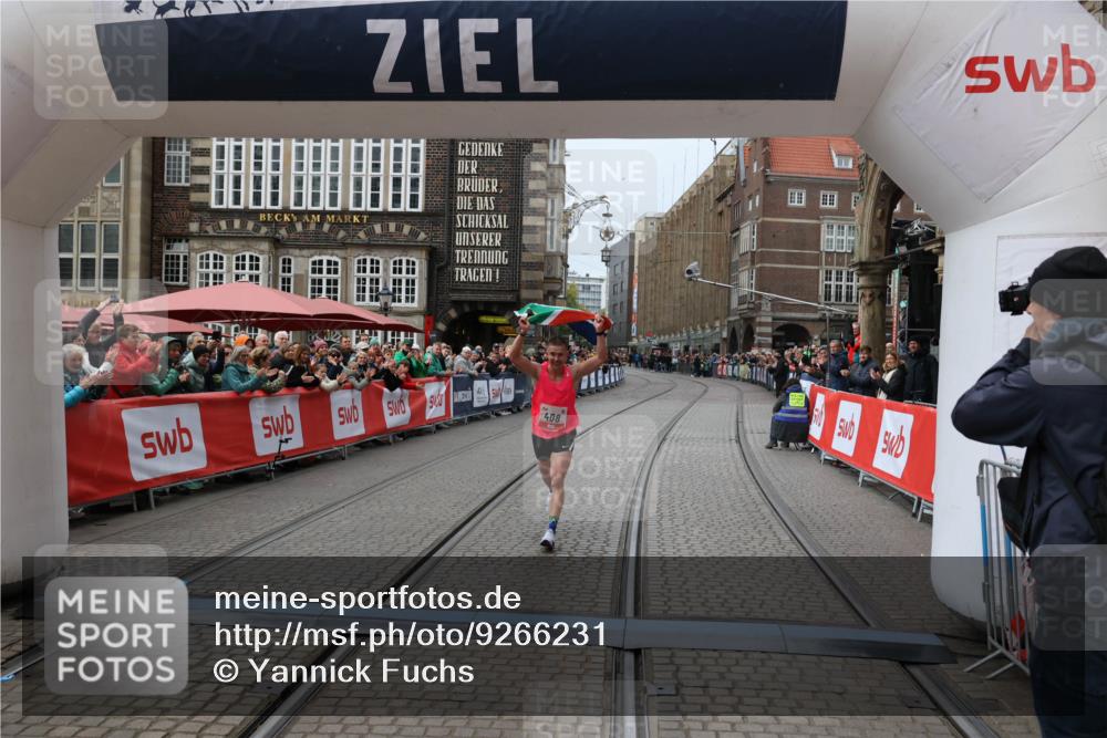 05.10.2025 - 20. swb-Marathon Bremen Yannick Fuchs http://msf.ph/oto/9266231 05.10.2025 12:08:50 Ziel 408 meine-sportfotos.de