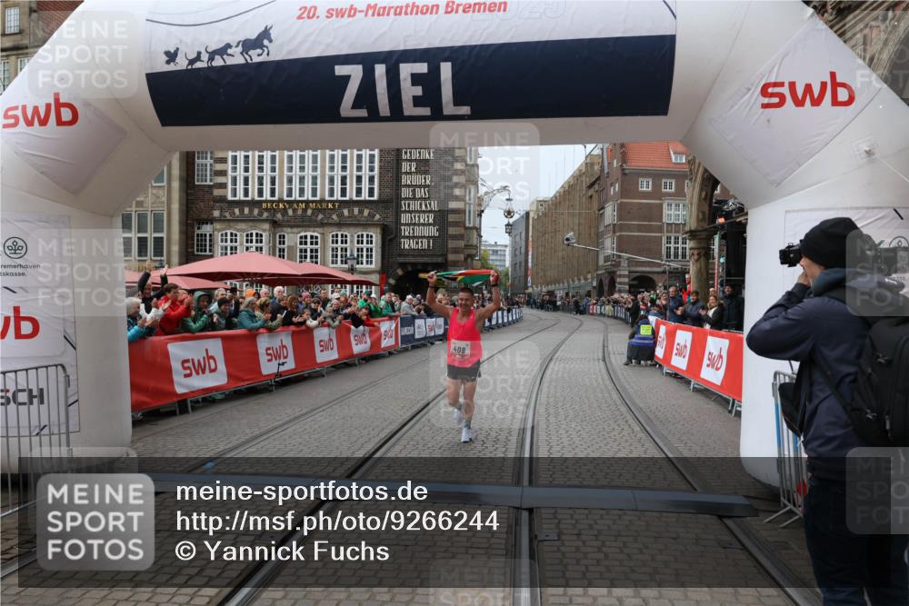 05.10.2025 - 20. swb-Marathon Bremen Yannick Fuchs http://msf.ph/oto/9266244 05.10.2025 12:08:51 Ziel 408 meine-sportfotos.de