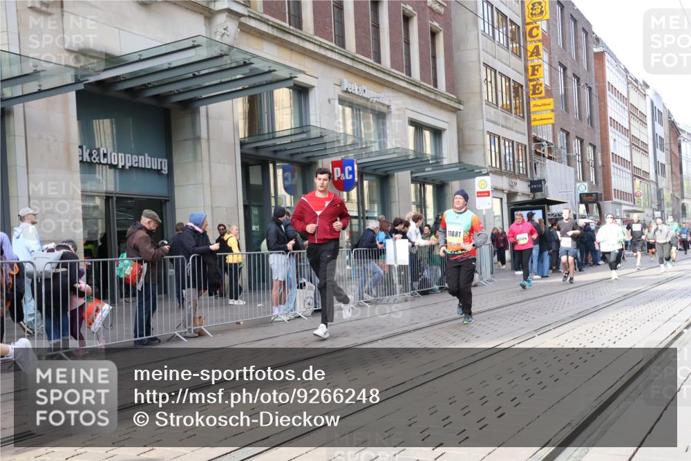 05.10.2025 - 20. swb-Marathon Bremen Strokosch-Dieckow http://msf.ph/oto/9266248 05.10.2025 11:05:13 Ziel 7654, 9210, 9335, 9419, 9423, 9515, 9713, 9752, 9944, 10025, 10158, 10197, 10289, 10426, 10437, 10511, 10529, 10542, 10828, 10843, 10844, 10999, 11064, 11106, 11164, 11604, 11676, 11681, 7654, 9210, 9335, 9419, 9423, 9515, 9713, 9752, 9944, 10025, 10158, 10197, 10289, 10426, 10437, 10511, 10529, 10542, 10828, 10843, 10844, 10999, 11064, 11106, 11164, 11604, 11676, 11681 meine-sportfotos.de