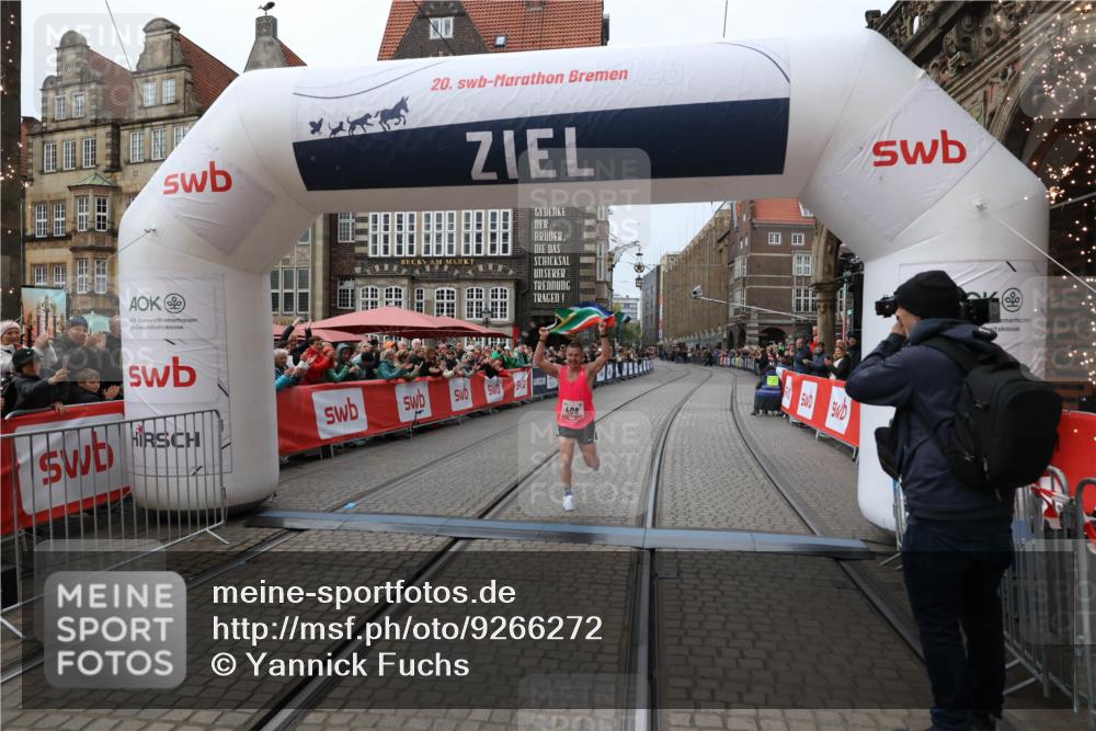 05.10.2025 - 20. swb-Marathon Bremen Yannick Fuchs http://msf.ph/oto/9266272 05.10.2025 12:08:51 Ziel 408 meine-sportfotos.de