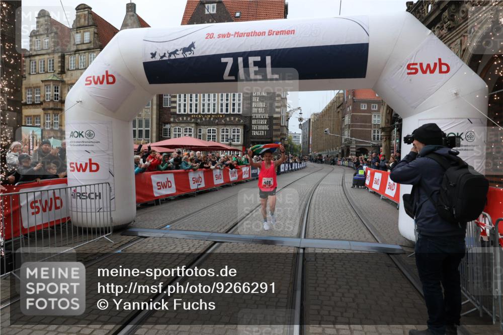 05.10.2025 - 20. swb-Marathon Bremen Yannick Fuchs http://msf.ph/oto/9266291 05.10.2025 12:08:51 Ziel 408 meine-sportfotos.de