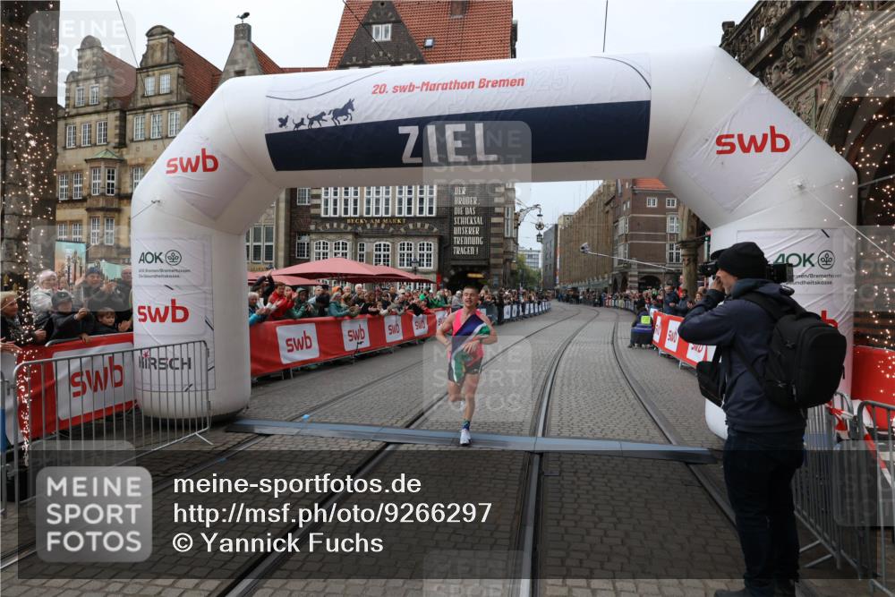05.10.2025 - 20. swb-Marathon Bremen Yannick Fuchs http://msf.ph/oto/9266297 05.10.2025 12:08:51 Ziel 408 meine-sportfotos.de