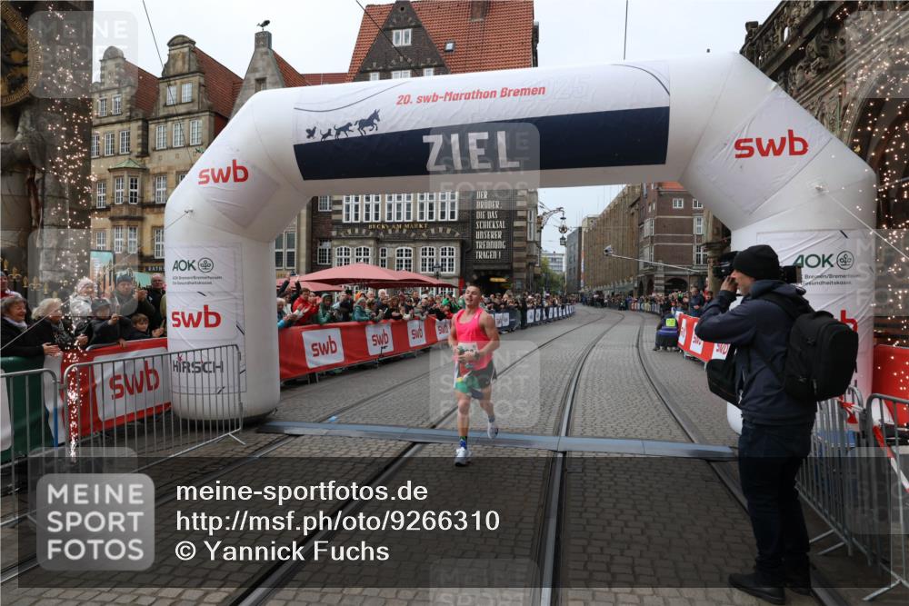 05.10.2025 - 20. swb-Marathon Bremen Yannick Fuchs http://msf.ph/oto/9266310 05.10.2025 12:08:52 Ziel 408 meine-sportfotos.de