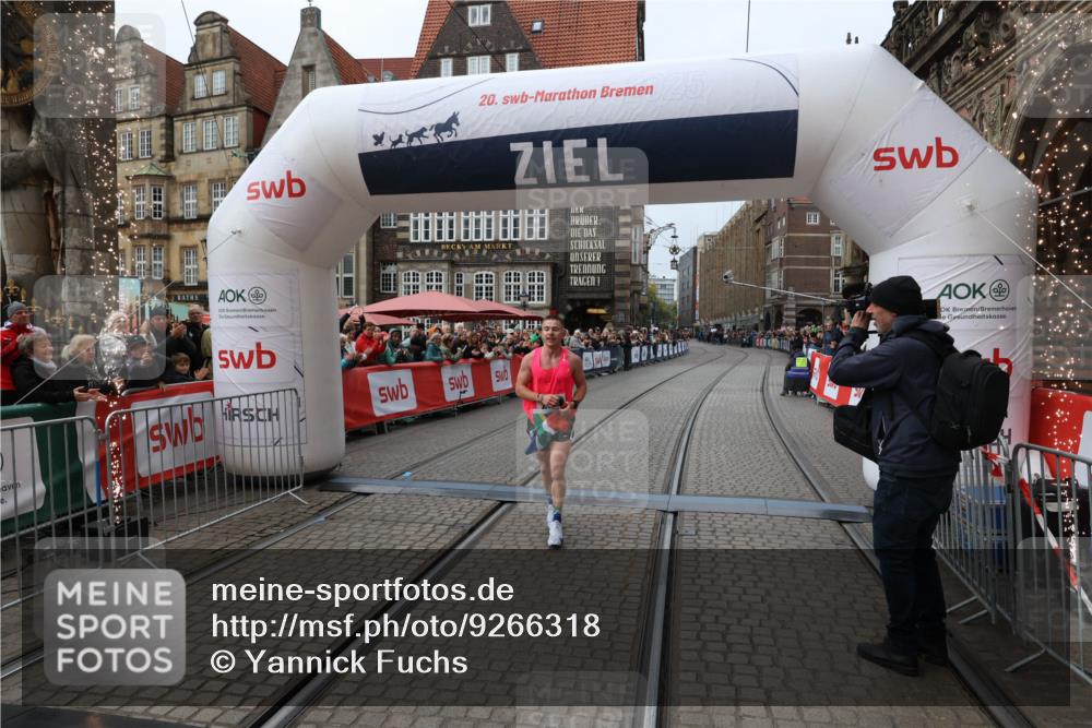 05.10.2025 - 20. swb-Marathon Bremen Yannick Fuchs http://msf.ph/oto/9266318 05.10.2025 12:08:52 Ziel 408 meine-sportfotos.de