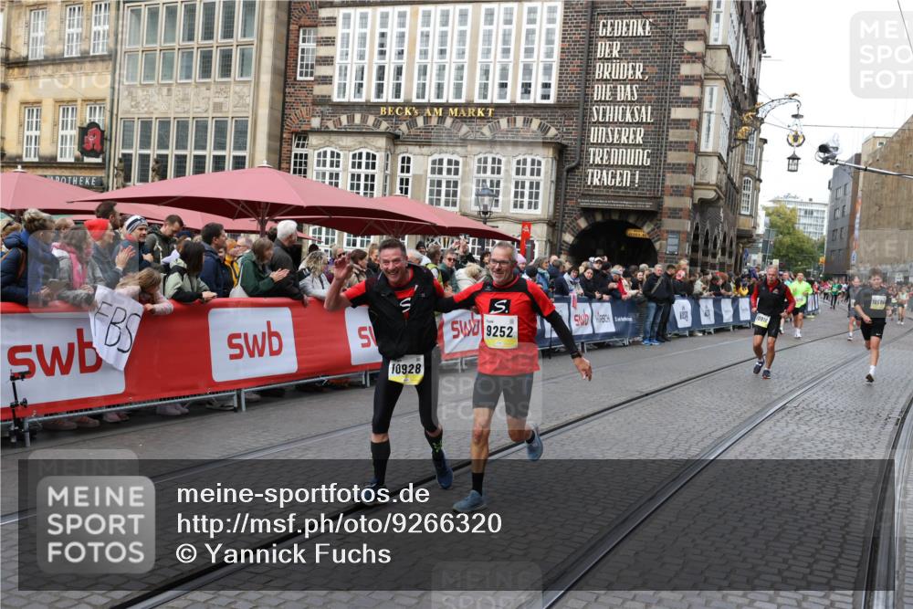 05.10.2025 - 20. swb-Marathon Bremen Yannick Fuchs http://msf.ph/oto/9266320 05.10.2025 10:51:38 Ziel 9252, 10321, 10556, 10928, 11177 meine-sportfotos.de