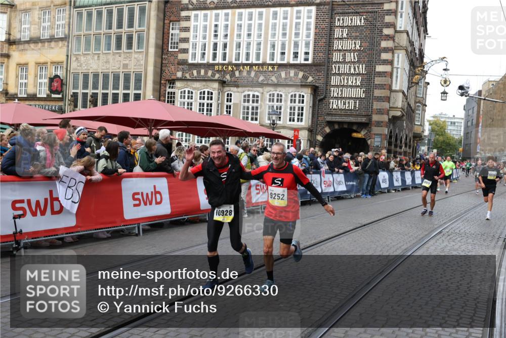05.10.2025 - 20. swb-Marathon Bremen Yannick Fuchs http://msf.ph/oto/9266330 05.10.2025 10:51:38 Ziel 9252, 10321, 10556, 10928, 11177 meine-sportfotos.de