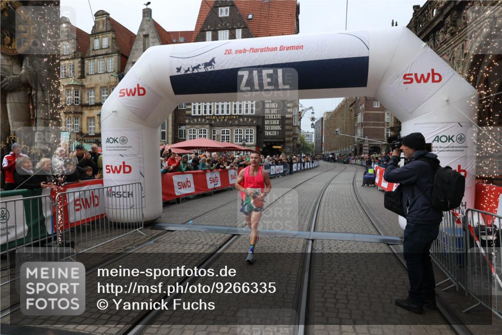 05.10.2025 - 20. swb-Marathon Bremen Yannick Fuchs http://msf.ph/oto/9266335 05.10.2025 12:08:52 Ziel 408 meine-sportfotos.de