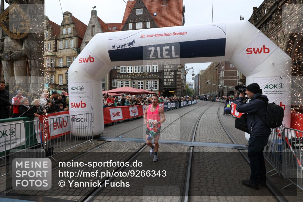 05.10.2025 - 20. swb-Marathon Bremen Yannick Fuchs http://msf.ph/oto/9266343 05.10.2025 12:08:52 Ziel 408 meine-sportfotos.de