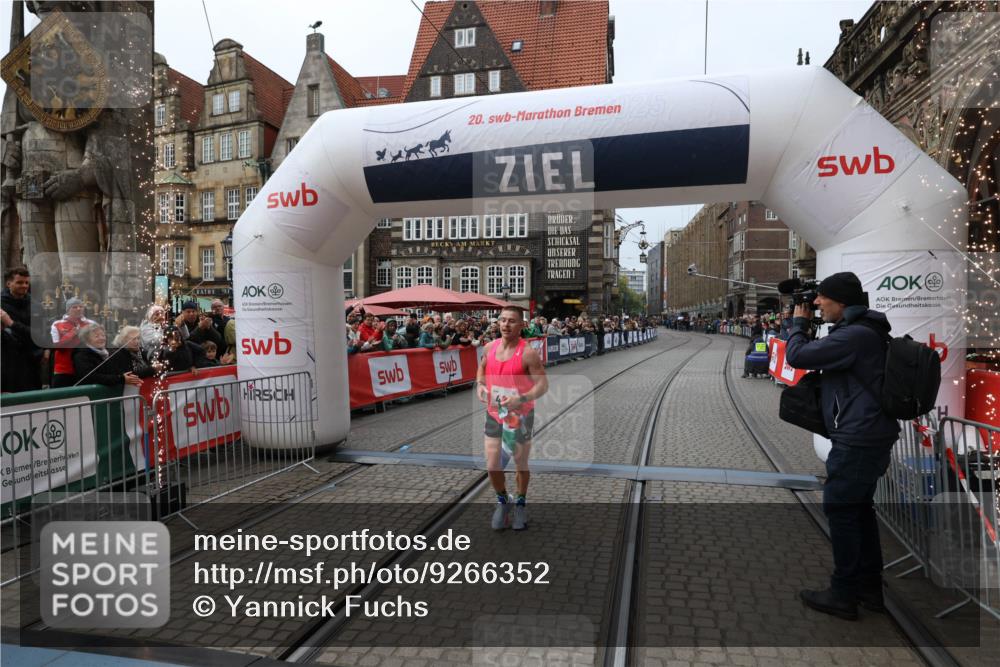 05.10.2025 - 20. swb-Marathon Bremen Yannick Fuchs http://msf.ph/oto/9266352 05.10.2025 12:08:52 Ziel 408 meine-sportfotos.de