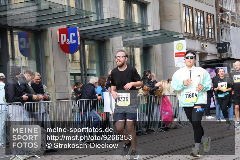 05.10.2025 - 20. swb-Marathon Bremen Strokosch-Dieckow http://msf.ph/oto/9266353 05.10.2025 11:05:17 Ziel 7654, 9210, 9335, 9419, 9423, 9713, 9752, 9907, 10025, 10158, 10197, 10289, 10426, 10437, 10511, 10529, 10542, 10619, 10769, 10828, 10843, 10844, 10999, 11064, 11164, 11455, 11604, 11676, 11681, 7654, 9210, 9335, 9419, 9423, 9713, 9752, 9907, 10025, 10158, 10197, 10289, 10426, 10437, 10511, 10529, 10542, 10619, 10769, 10828, 10843, 10844, 10999, 11064, 11164, 11455, 11604, 11676, 11681 meine-sportfotos.de