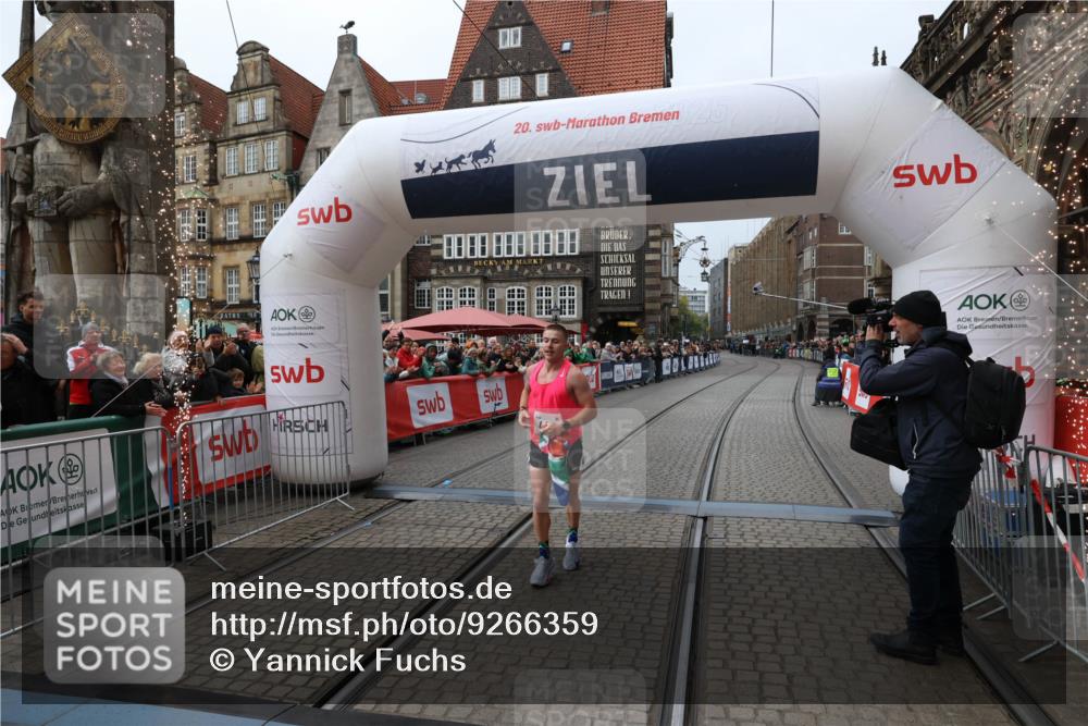 05.10.2025 - 20. swb-Marathon Bremen Yannick Fuchs http://msf.ph/oto/9266359 05.10.2025 12:08:52 Ziel 408 meine-sportfotos.de
