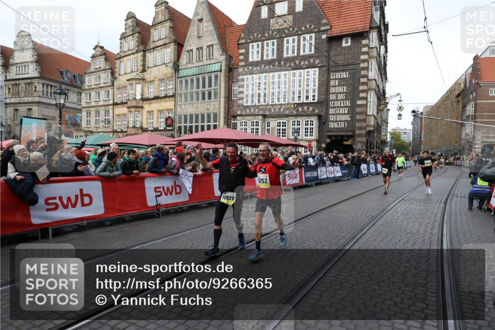 05.10.2025 - 20. swb-Marathon Bremen Yannick Fuchs http://msf.ph/oto/9266365 05.10.2025 10:51:39 Ziel 9252, 10321, 10584, 10928, 11177 meine-sportfotos.de