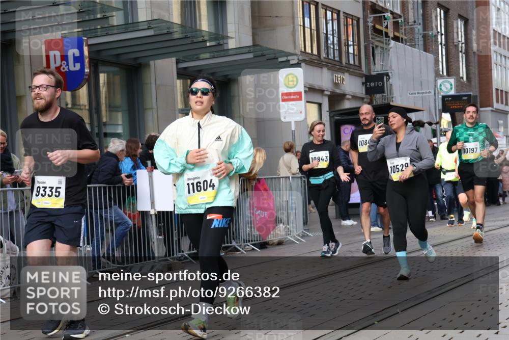 05.10.2025 - 20. swb-Marathon Bremen Strokosch-Dieckow http://msf.ph/oto/9266382 05.10.2025 11:05:17 Ziel 7654, 9210, 9335, 9419, 9423, 9713, 9752, 9907, 10025, 10158, 10197, 10289, 10426, 10437, 10511, 10529, 10542, 10619, 10769, 10828, 10843, 10844, 10999, 11064, 11164, 11455, 11604, 11676, 11681, 7654, 9210, 9335, 9419, 9423, 9713, 9752, 9907, 10025, 10158, 10197, 10289, 10426, 10437, 10511, 10529, 10542, 10619, 10769, 10828, 10843, 10844, 10999, 11064, 11164, 11455, 11604, 11676, 11681 meine-sportfotos.de