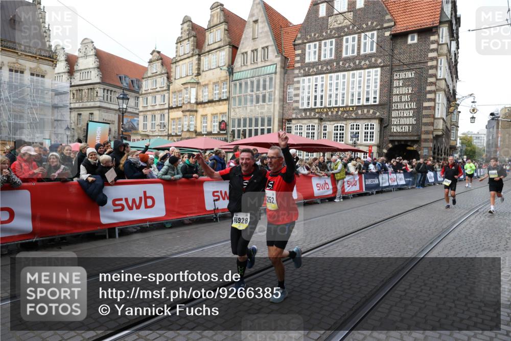 05.10.2025 - 20. swb-Marathon Bremen Yannick Fuchs http://msf.ph/oto/9266385 05.10.2025 10:51:39 Ziel 9252, 10321, 10584, 10928, 11177 meine-sportfotos.de
