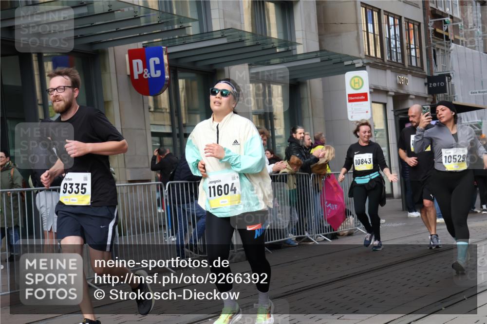 05.10.2025 - 20. swb-Marathon Bremen Strokosch-Dieckow http://msf.ph/oto/9266392 05.10.2025 11:05:18 Ziel 7654, 9210, 9335, 9419, 9423, 9752, 9907, 10025, 10158, 10197, 10289, 10426, 10437, 10511, 10529, 10542, 10619, 10769, 10843, 10844, 10999, 11064, 11164, 11455, 11604, 11676, 11681, 7654, 9210, 9335, 9419, 9423, 9752, 9907, 10025, 10158, 10197, 10289, 10426, 10437, 10511, 10529, 10542, 10619, 10769, 10843, 10844, 10999, 11064, 11164, 11455, 11604, 11676, 11681 meine-sportfotos.de