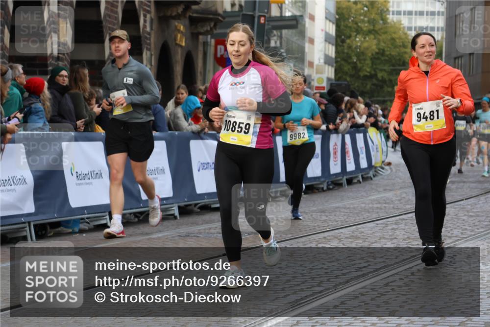 05.10.2025 - 20. swb-Marathon Bremen Strokosch-Dieckow http://msf.ph/oto/9266397 05.10.2025 11:08:30 Ziel 9235, 9481, 9552, 9982, 10134, 10212, 10787, 10859 meine-sportfotos.de