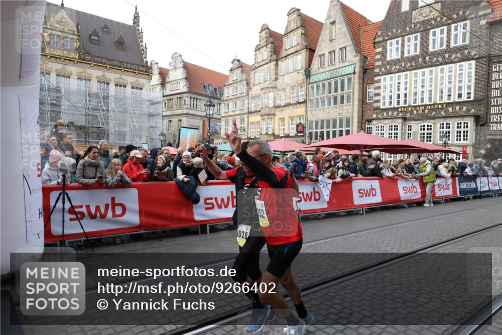 05.10.2025 - 20. swb-Marathon Bremen Yannick Fuchs http://msf.ph/oto/9266402 05.10.2025 10:51:40 Ziel 9252, 10321, 10584, 10918, 10928, 11177 meine-sportfotos.de