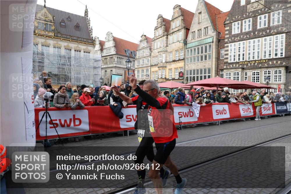 05.10.2025 - 20. swb-Marathon Bremen Yannick Fuchs http://msf.ph/oto/9266412 05.10.2025 10:51:40 Ziel 9252, 10321, 10584, 10918, 10928, 11177 meine-sportfotos.de