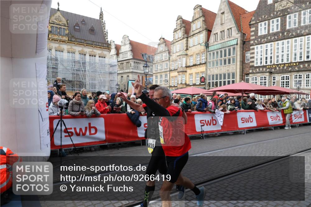 05.10.2025 - 20. swb-Marathon Bremen Yannick Fuchs http://msf.ph/oto/9266419 05.10.2025 10:51:40 Ziel 9252, 10321, 10584, 10918, 10928, 11177 meine-sportfotos.de