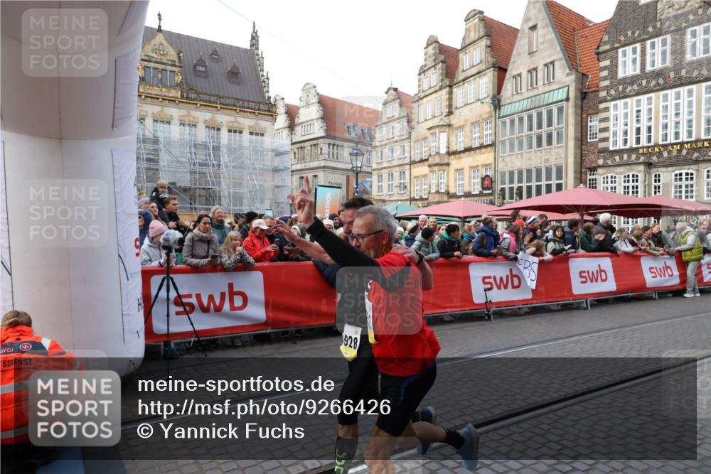 05.10.2025 - 20. swb-Marathon Bremen Yannick Fuchs http://msf.ph/oto/9266426 05.10.2025 10:51:40 Ziel 9252, 10321, 10584, 10918, 10928, 11177 meine-sportfotos.de