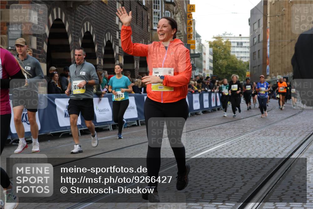 05.10.2025 - 20. swb-Marathon Bremen Strokosch-Dieckow http://msf.ph/oto/9266427 05.10.2025 11:08:33 Ziel 7069, 9235, 9481, 9982, 10134, 10212, 10787, 10859, 10998, 11028, 11076, 11242 meine-sportfotos.de