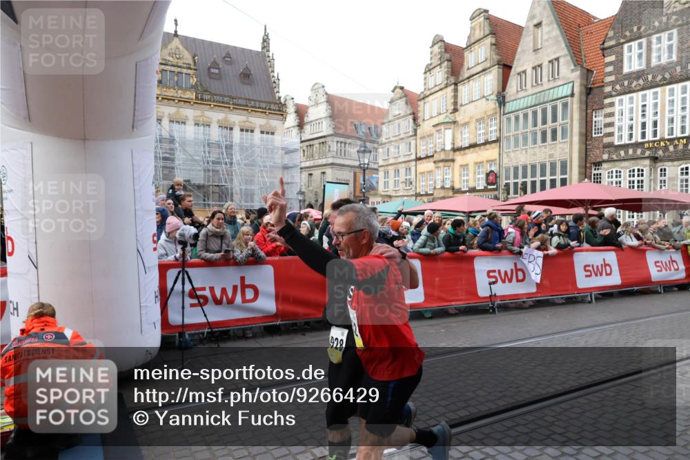 05.10.2025 - 20. swb-Marathon Bremen Yannick Fuchs http://msf.ph/oto/9266429 05.10.2025 10:51:40 Ziel 9252, 10321, 10584, 10918, 10928, 11177 meine-sportfotos.de