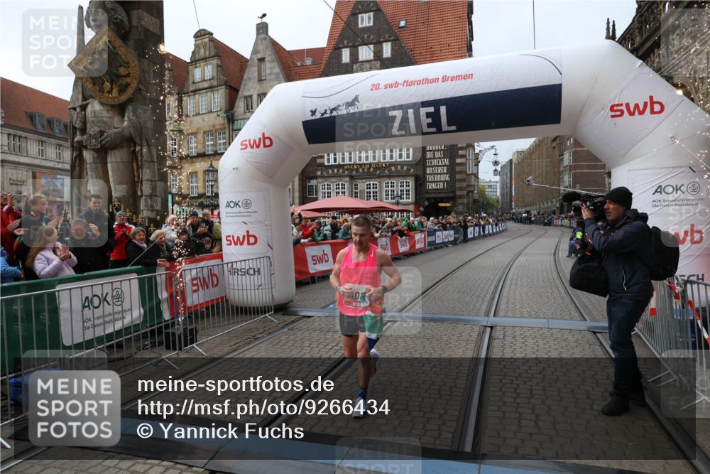 05.10.2025 - 20. swb-Marathon Bremen Yannick Fuchs http://msf.ph/oto/9266434 05.10.2025 12:08:53 Ziel 408 meine-sportfotos.de