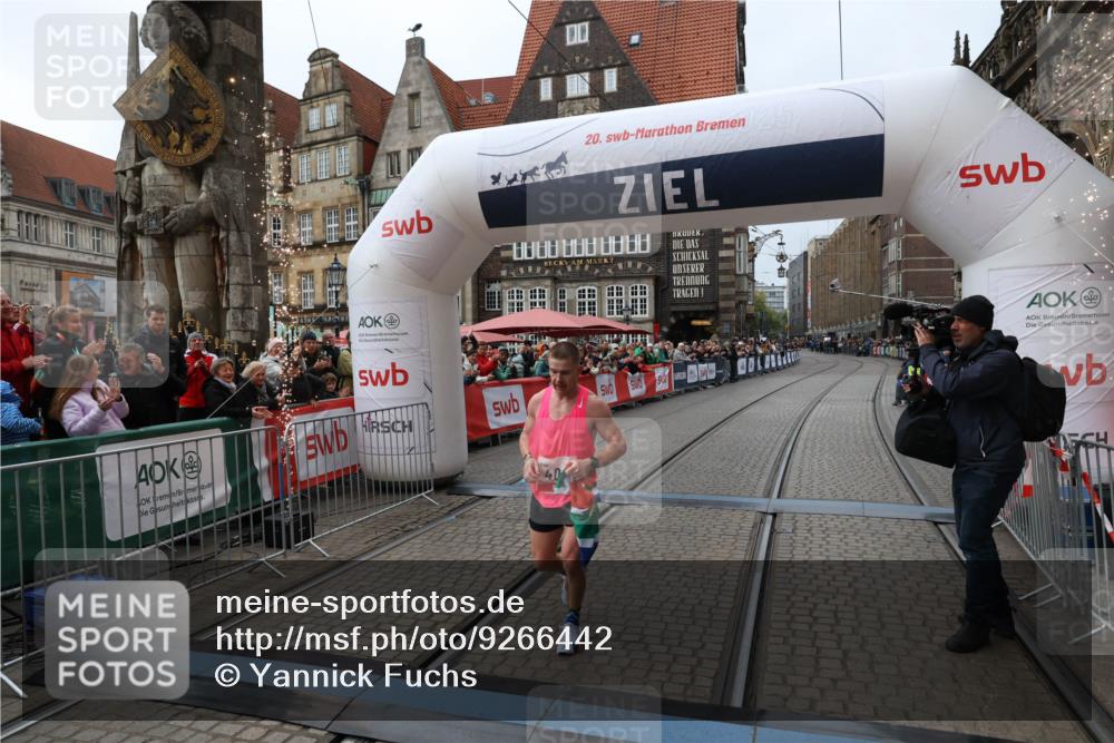 05.10.2025 - 20. swb-Marathon Bremen Yannick Fuchs http://msf.ph/oto/9266442 05.10.2025 12:08:53 Ziel 408 meine-sportfotos.de
