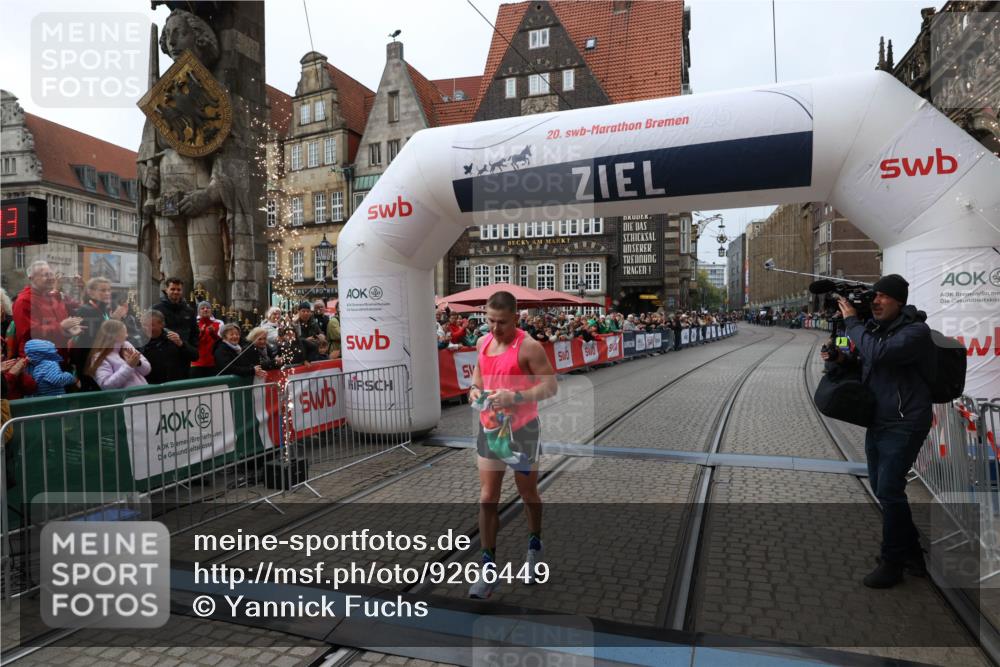 05.10.2025 - 20. swb-Marathon Bremen Yannick Fuchs http://msf.ph/oto/9266449 05.10.2025 12:08:53 Ziel 408 meine-sportfotos.de