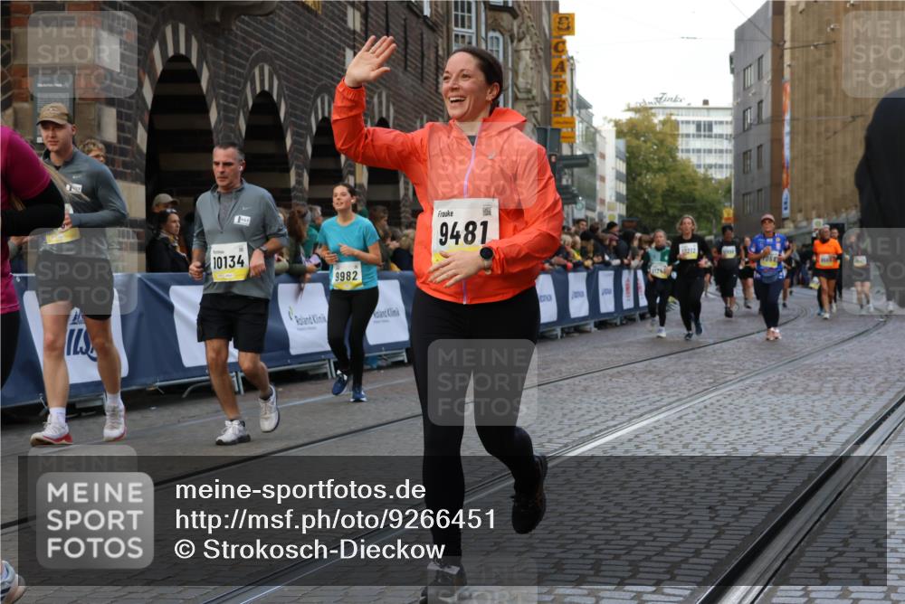 05.10.2025 - 20. swb-Marathon Bremen Strokosch-Dieckow http://msf.ph/oto/9266451 05.10.2025 11:08:33 Ziel 7069, 9235, 9481, 9982, 10134, 10212, 10787, 10859, 10998, 11028, 11076, 11242 meine-sportfotos.de