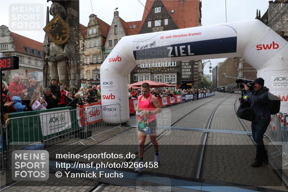05.10.2025 - 20. swb-Marathon Bremen Yannick Fuchs http://msf.ph/oto/9266458 05.10.2025 12:08:53 Ziel 408 meine-sportfotos.de