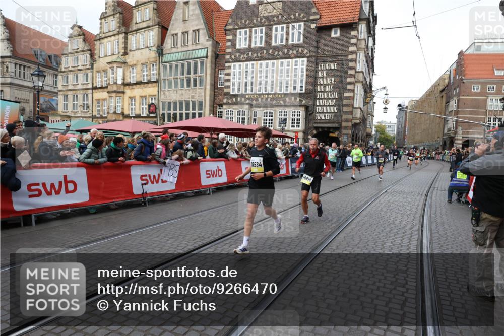05.10.2025 - 20. swb-Marathon Bremen Yannick Fuchs http://msf.ph/oto/9266470 05.10.2025 10:51:41 Ziel 9252, 10584, 10918, 10928 meine-sportfotos.de