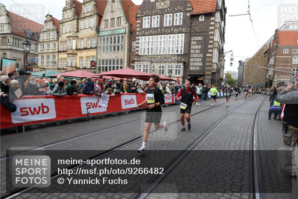 05.10.2025 - 20. swb-Marathon Bremen Yannick Fuchs http://msf.ph/oto/9266482 05.10.2025 10:51:42 Ziel 9252, 10584, 10918, 10928, 11484 meine-sportfotos.de