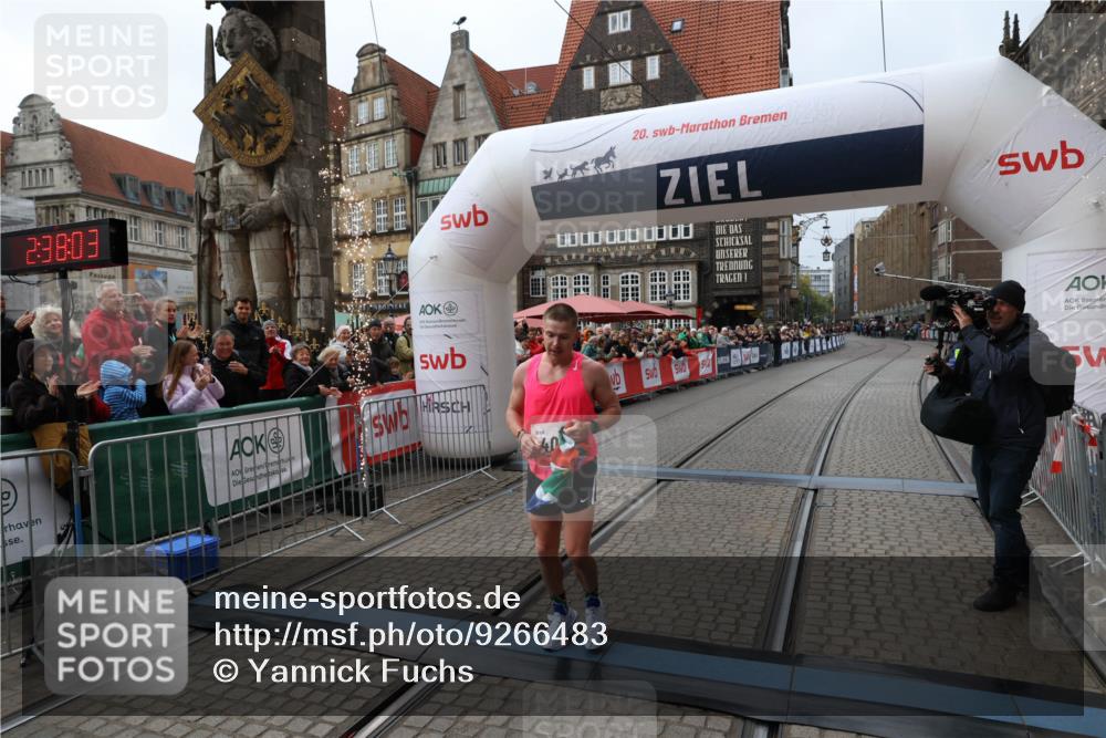 05.10.2025 - 20. swb-Marathon Bremen Yannick Fuchs http://msf.ph/oto/9266483 05.10.2025 12:08:53 Ziel 408 meine-sportfotos.de