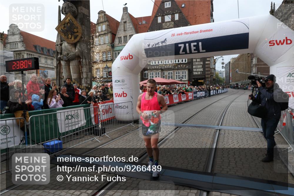 05.10.2025 - 20. swb-Marathon Bremen Yannick Fuchs http://msf.ph/oto/9266489 05.10.2025 12:08:53 Ziel 408 meine-sportfotos.de